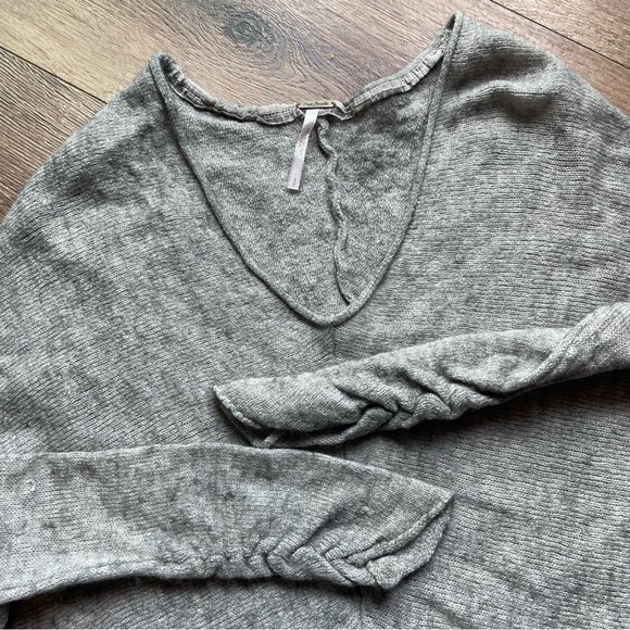 Free People 2/3 braided sleeve Sweater Grey Small - Picture 3 of 6